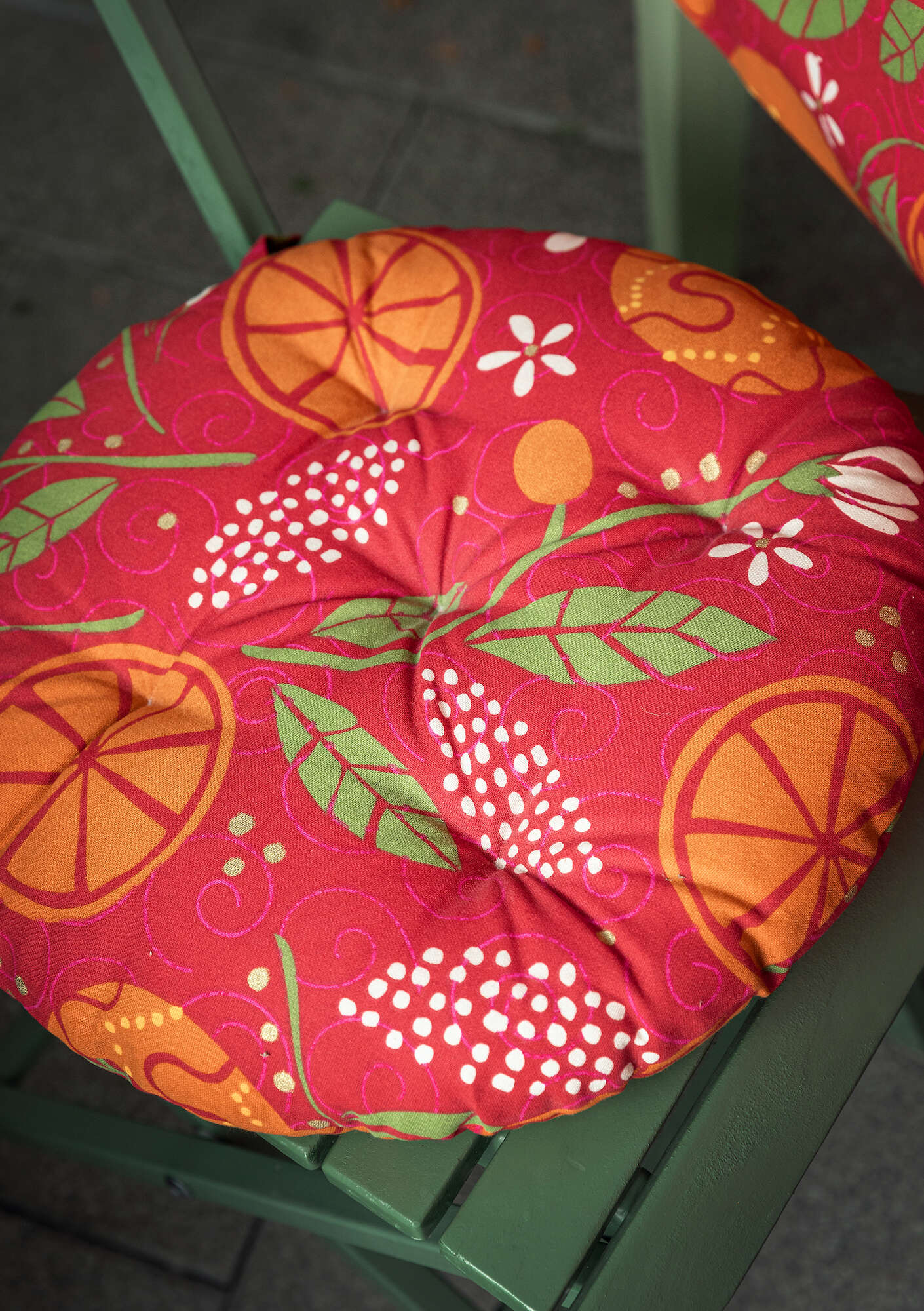 “Pomerans” seat cushion in organic cotton tomato