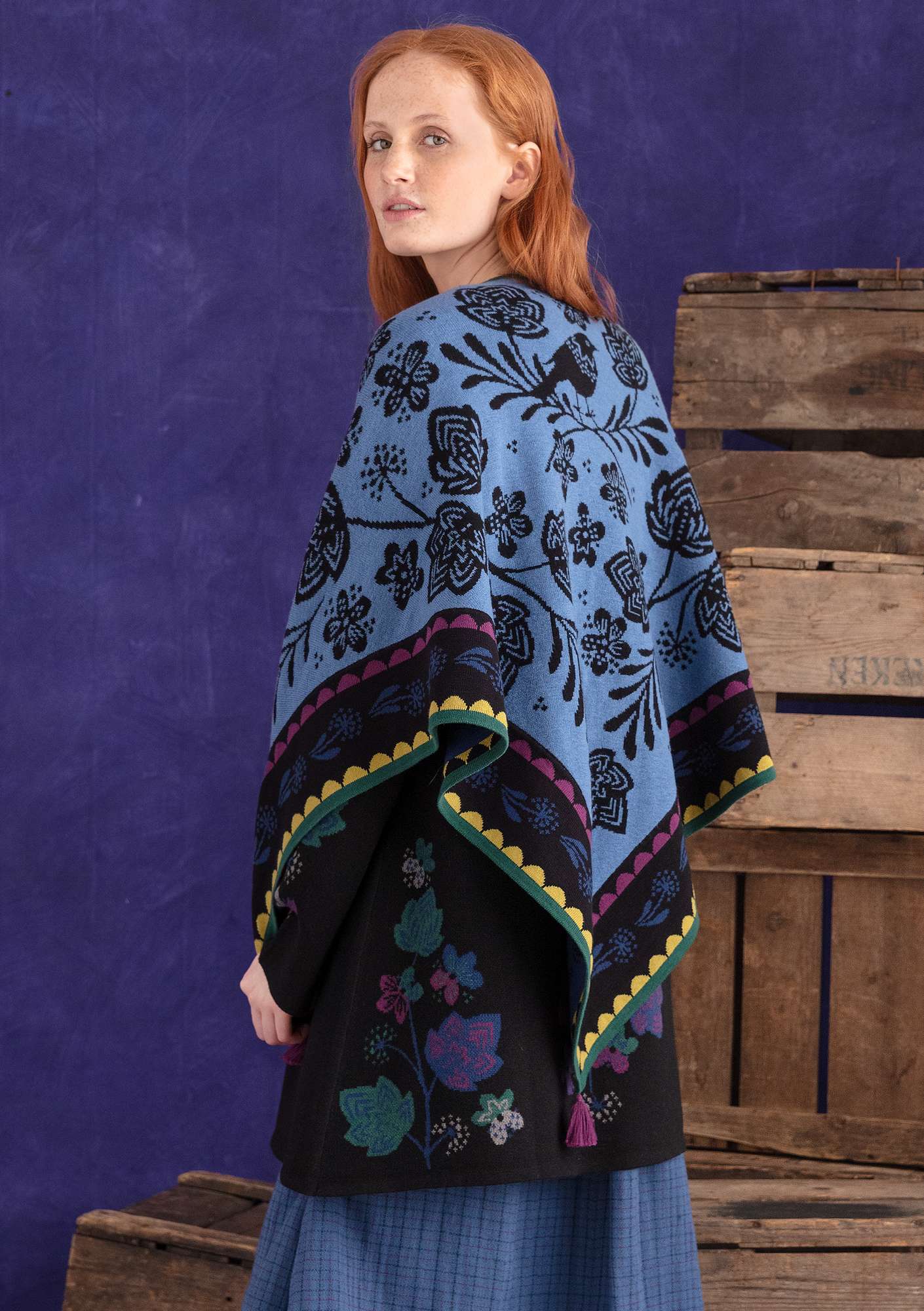 Linnea knitted shawl black
