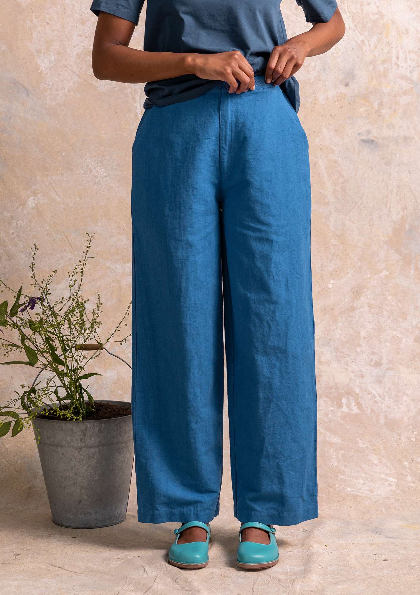 Pantalon en tissu de coton biologique/lin bleu lin thumbnail
