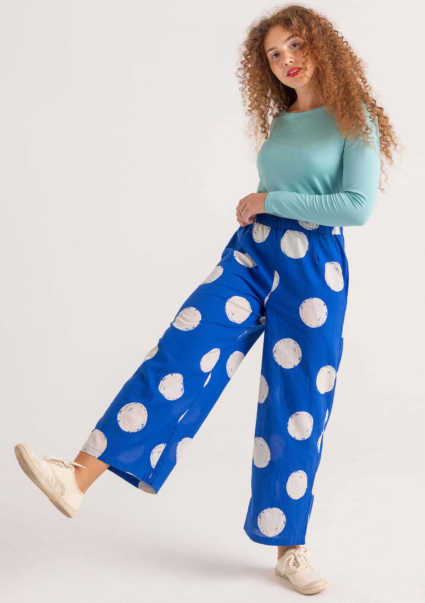  Woven “Palette” pants in organic cotton sapphire blue/patterned