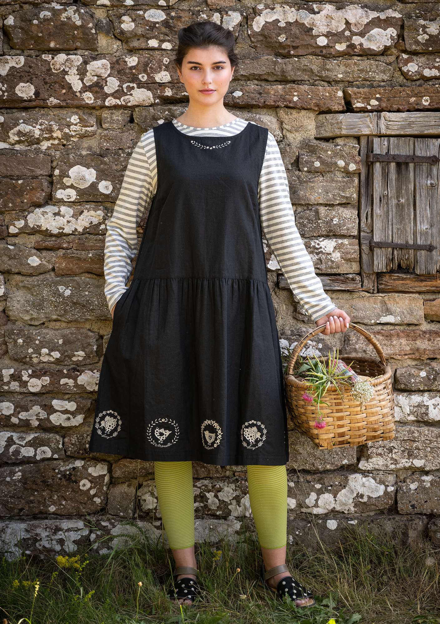 “Petronella” dress in woven organic cotton/linen black