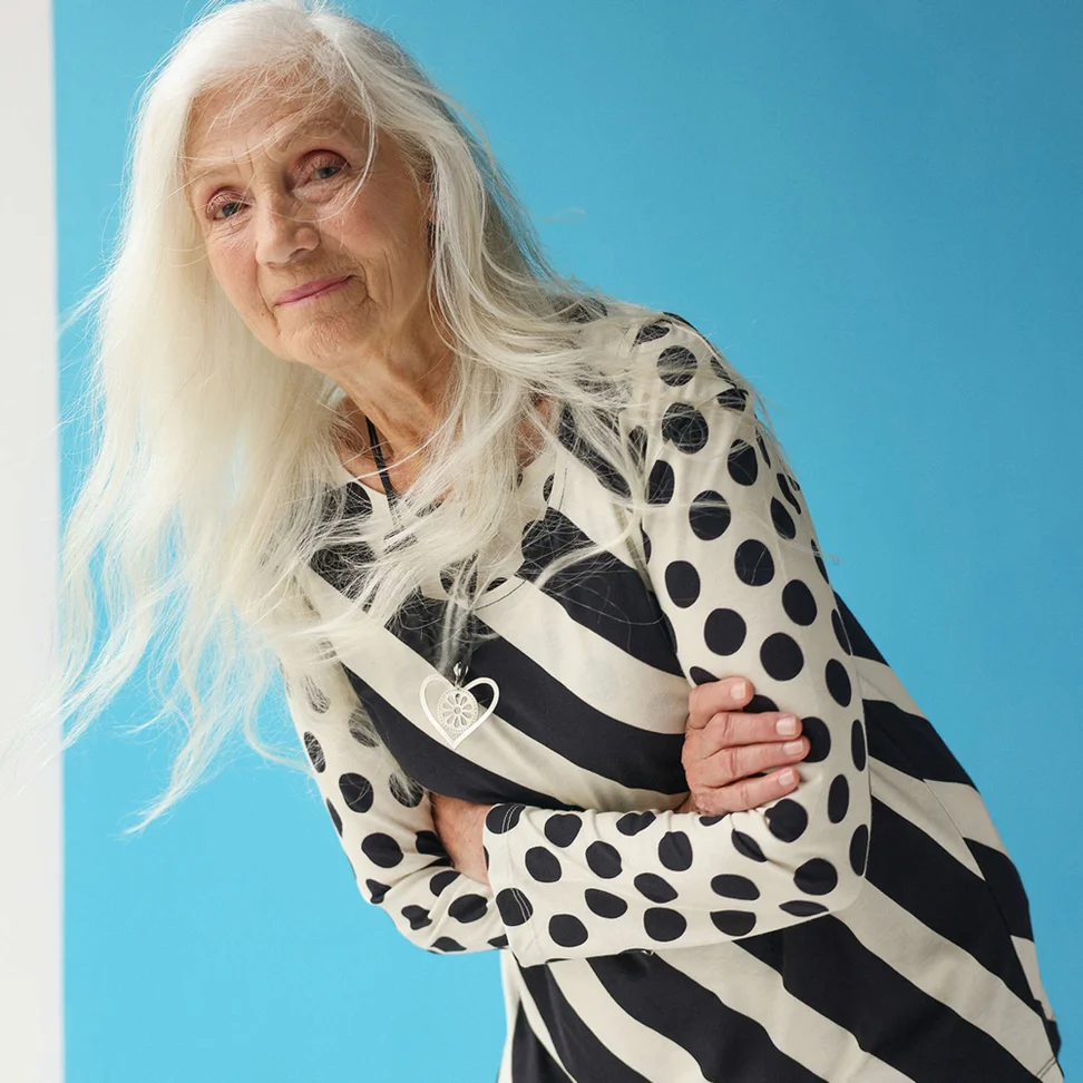 Trikottopp «Aina» i økologisk bomull / modal - fjær/svart