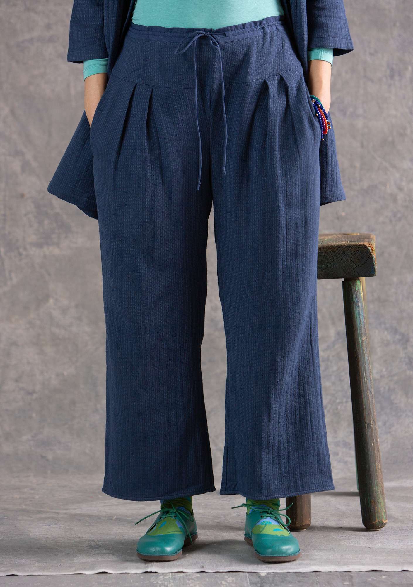 “Galia” woven organic cotton trousers dark flax blue thumbnail