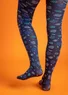 Jacquardmuster-Strumpfhose „Blossom“ aus Recycling-Polyamid (dunkelindigo-gemustert S/M)