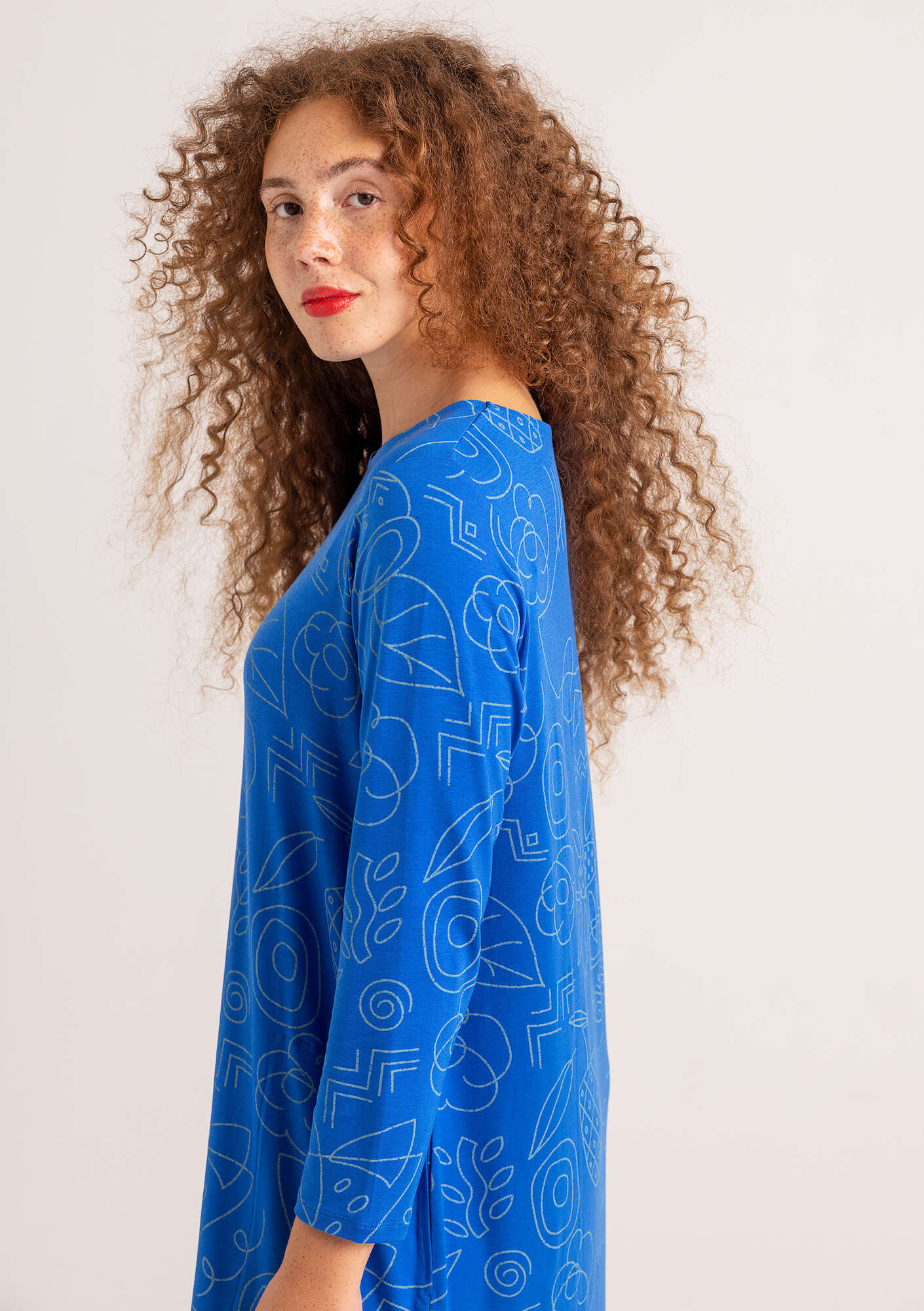 “Contour” jersey dress in lyocell/spandex sapphire blue