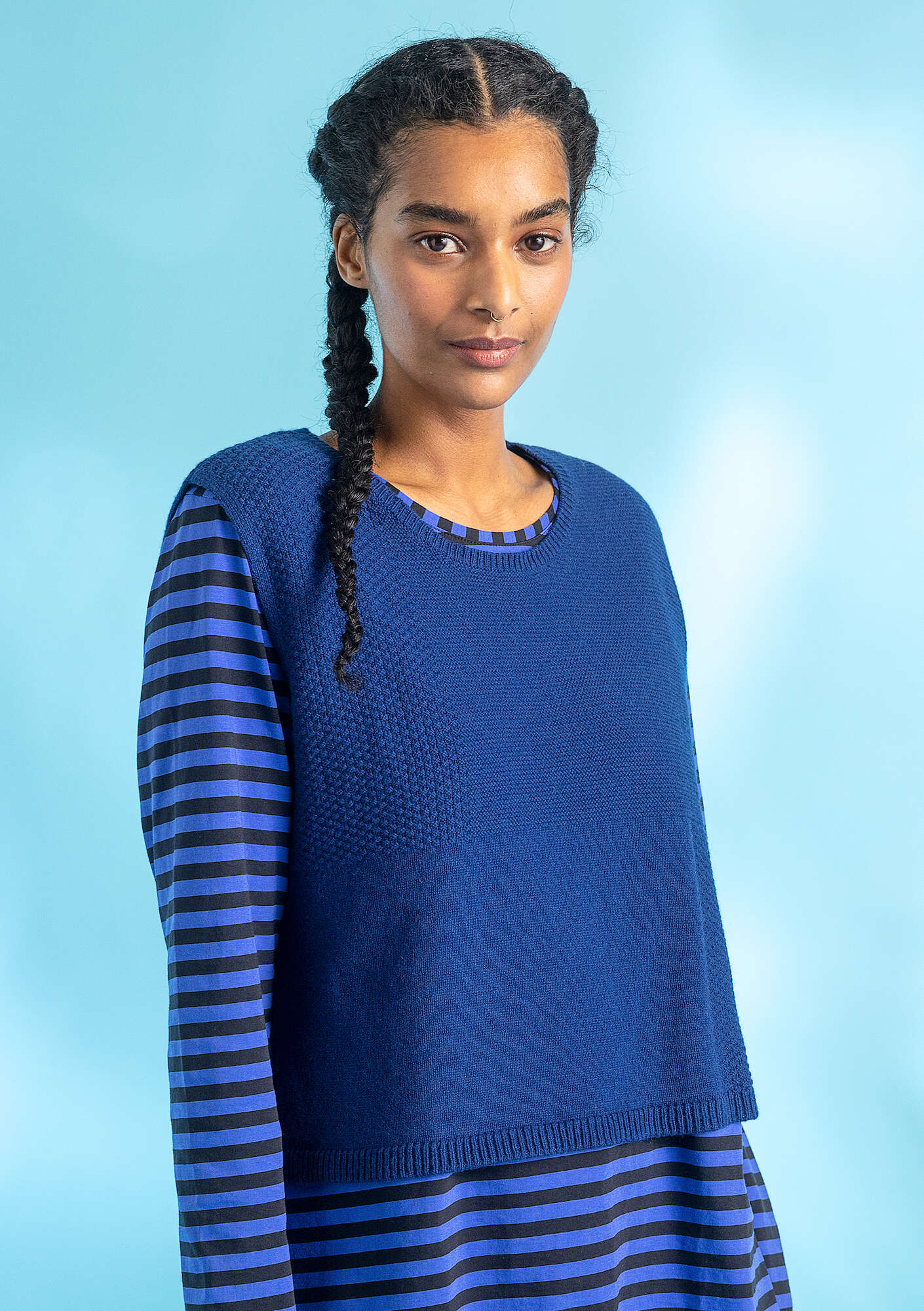 Wool/organic cotton knit waistcoat indigo blue thumbnail
