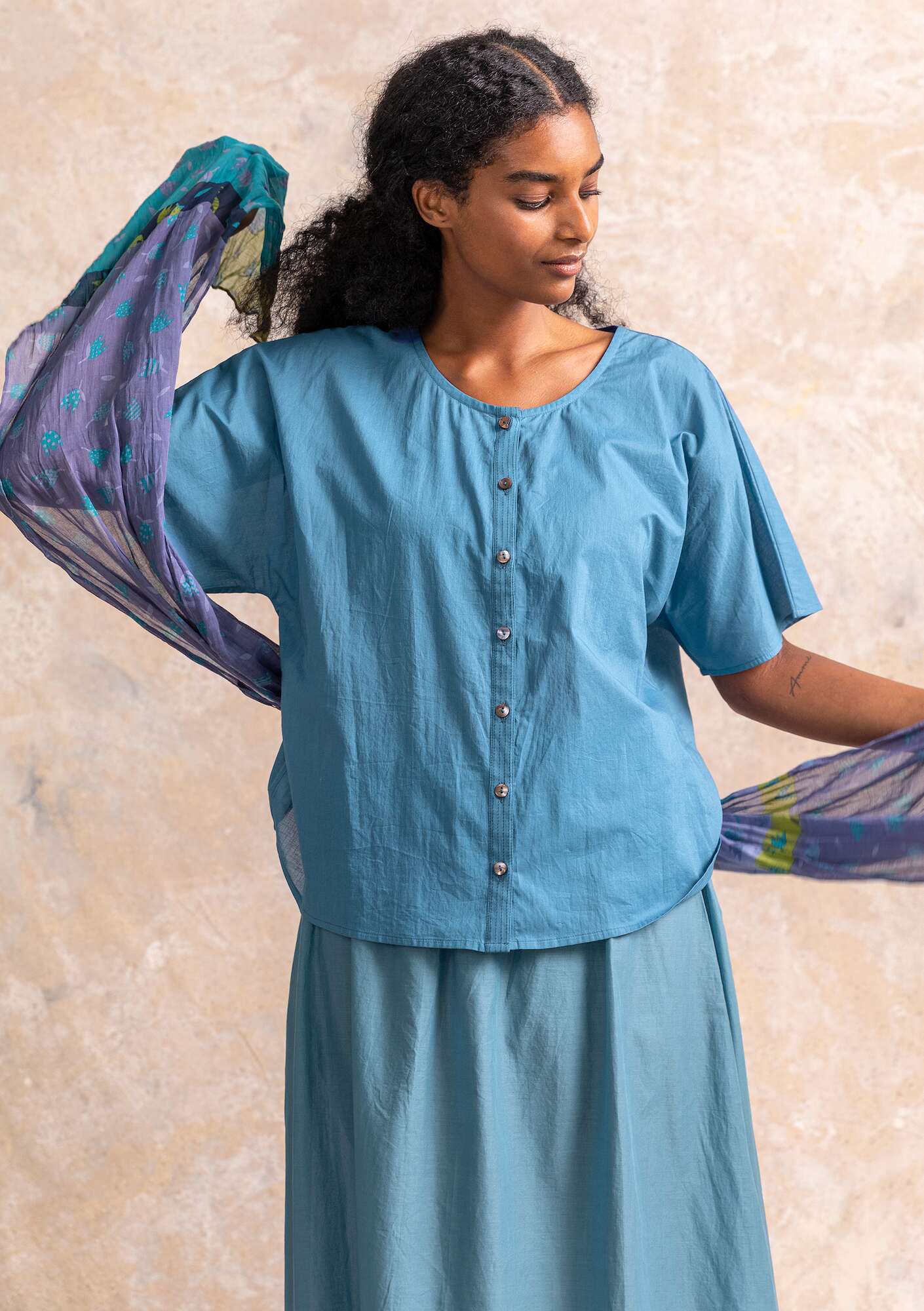 “Zoe” short-sleeved organic cotton blouse flax blue thumbnail