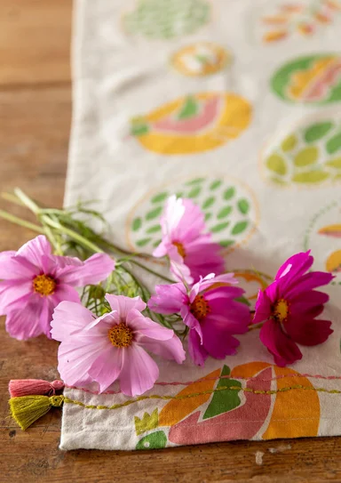 “Nest” organic cotton table runner