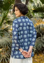 Mönstrad blus "Elephant" i ekologisk bomull - indigo