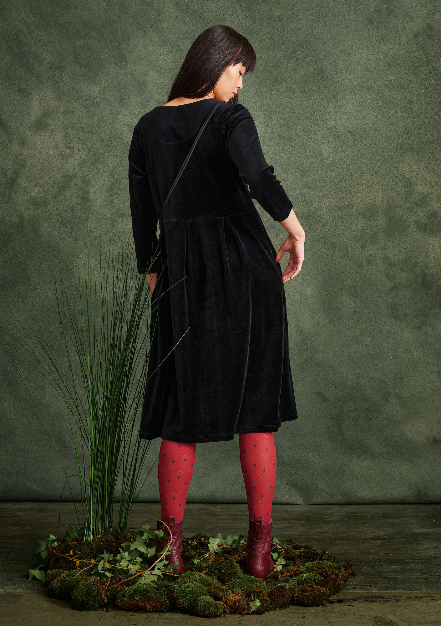 “Orsa” velour dress in organic cotton/recycled polyester black thumbnail