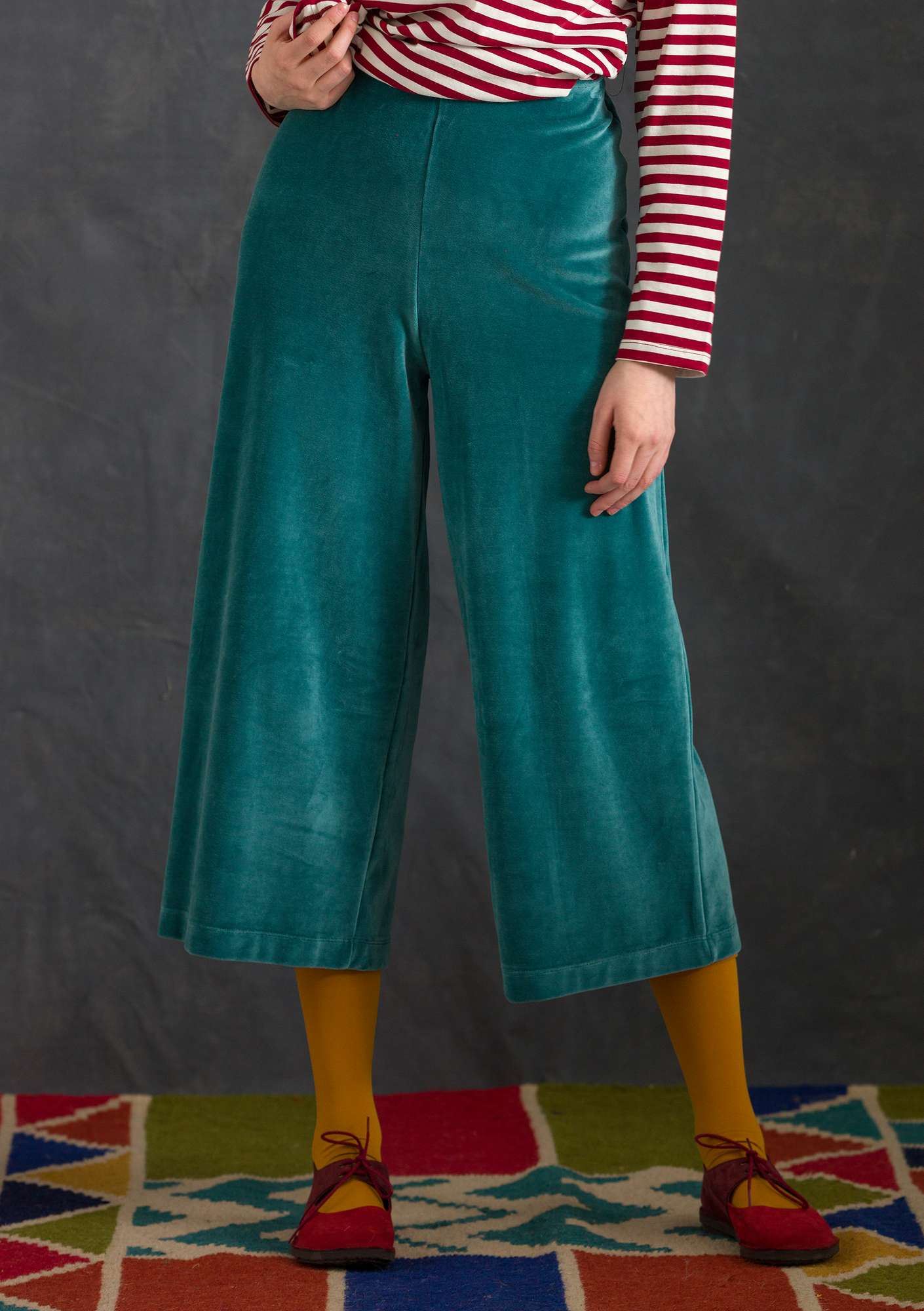 Velour trousers in organic cotton/recycled polyester verona green thumbnail