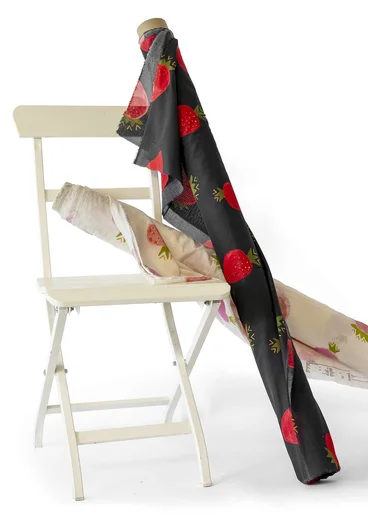 Pièce de tissu Strawberry 3 mètres - noir