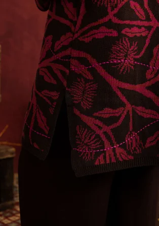 Geblümte Langstrickjacke „Lusern“ aus Bio-Baumwolle, mit Handstickerei - cerise