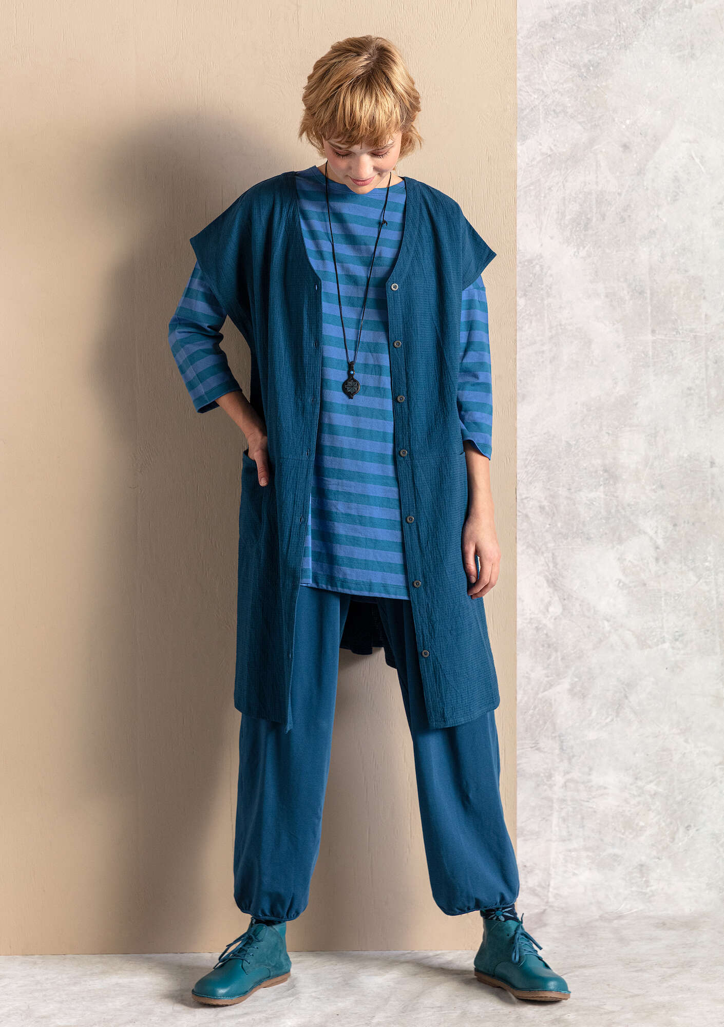 Robe en coton biologique tissé bleu indigo thumbnail