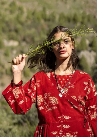 Webkleid „Rose hip“ aus Bio-Baumwolle - achatrot