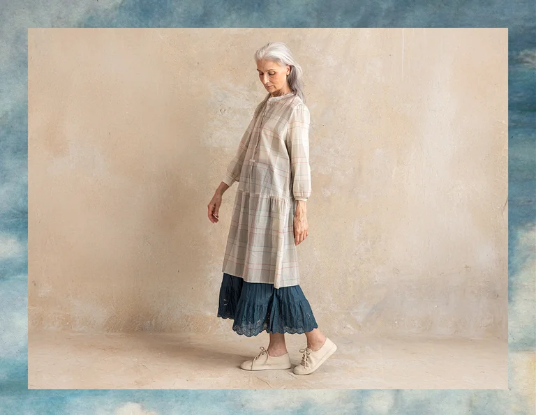 A woman wearing a light-coloured woven dress from Gudrun Sjödén.