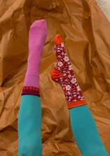 “Leah” floral socks in organic cotton - red cabbage
