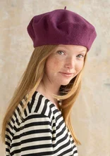 Knitted beret in felted organic wool - aubergine