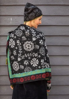 Knit “Folklore” shawl in wool/lyocell - svart